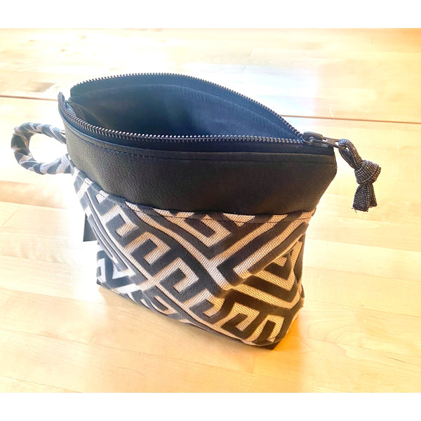 Lil’ Hand Bag (Black Zip)