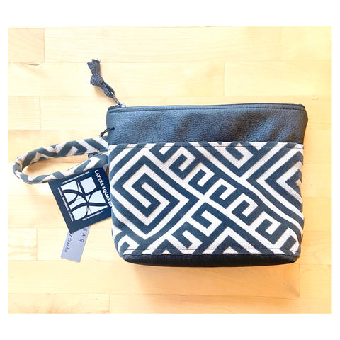 Lil’ Hand Bag (Black Zip)